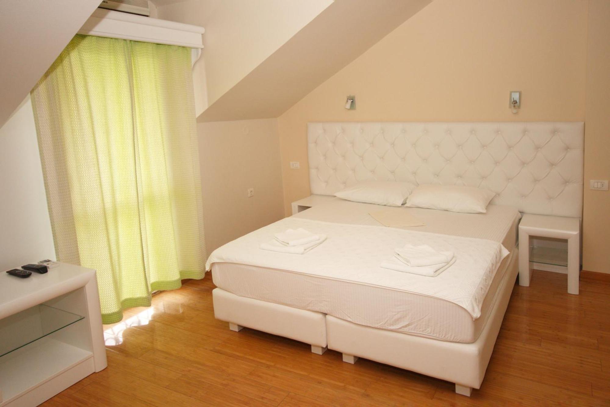 Hotel Rr Херцег-Новий Екстер'єр фото
